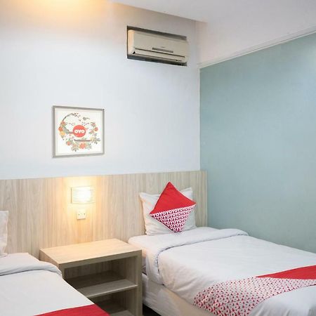 Oyo 1253 Hotel Wisata Jambi Екстер'єр фото